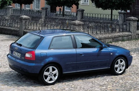 Audi A3 1.6 Ambition 2000 view 2