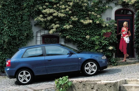 Audi A3 1.6 Ambition 2000 view 3