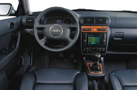 Audi A3 1.6 Ambition 2000 view 7