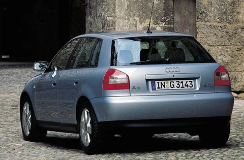 Audi A3 1.6 Attraction 2000 view 2