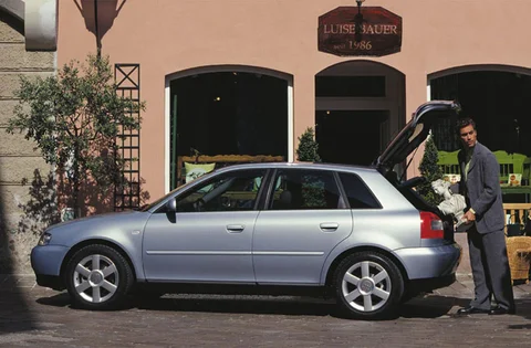 Audi A3 1.6 Attraction 2000 view 5