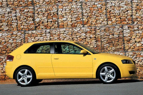 Audi A3 2.0 T FSI Ambition 2004 view 3
