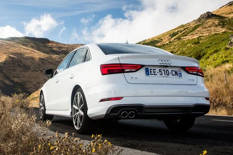 Audi A3 Limousine 40 TFSI 2019 view 9