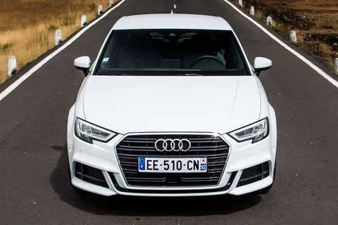 Audi A3 Limousine 40 TFSI 2019 view 10