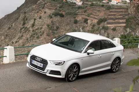 Audi A3 Limousine 40 TFSI 2019 view 11