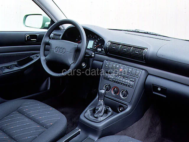 Audi A4 Avant 2.6 1996 front view