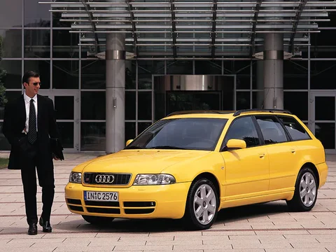 Audi A4 S4 Avant Quattro 1997 view 5