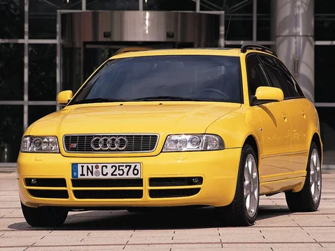 Audi A4 S4 Avant Quattro 1997 view 3