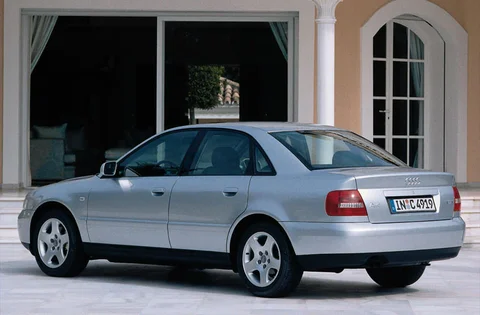 Audi A4 2.4 5V 1999 view 4