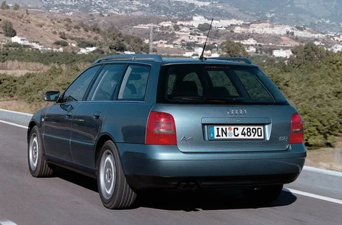Audi A4 Avant 1.6 1999 view 4