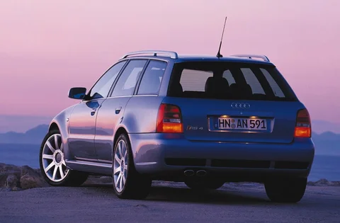 Audi A4 RS4 Avant 2000 view 2