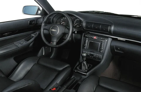 Audi A4 RS4 Avant 2000 view 3
