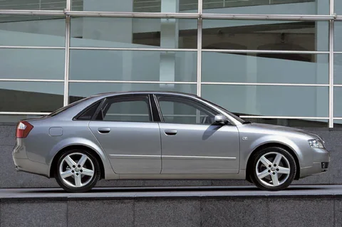 Audi A4 2.0 5V 2001 view 6