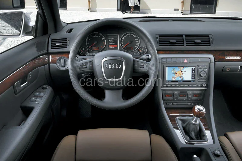 Audi A4 Avant 1.6 2004 front view