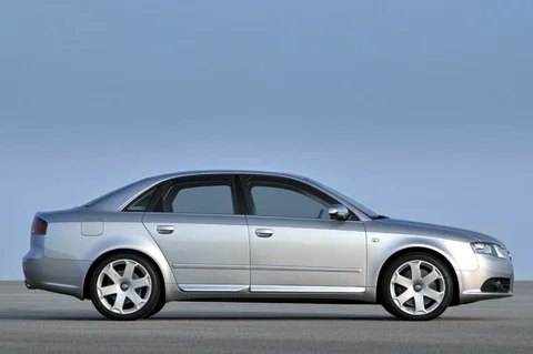 Audi A4 S4 4.2 quattro 2005 view 2