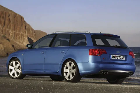 Audi A4 RS4 Avant 4.2 FSI quattro 2006 view 4