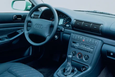 Audi A4 2.8 Quattro 1995 view 4