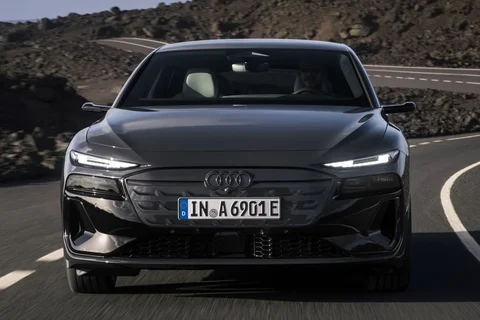 Audi A6 e-tron Avant performance Advanced edition 2024 view 2