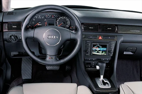 Audi A6 RS6 Avant quattro 2002 view 2
