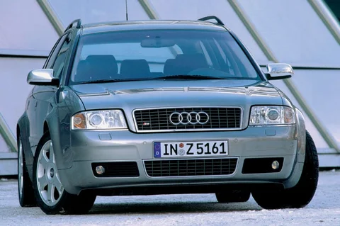 Audi A6 S6 Avant quattro 2001 view 3