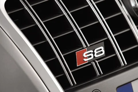Audi A8 S8 5.2 FSI quattro 2006 view 4