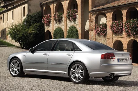 Audi A8 S8 5.2 FSI quattro 2006 view 9