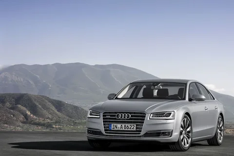 Audi A8 4.0 TFSI quattro 2013 view 4