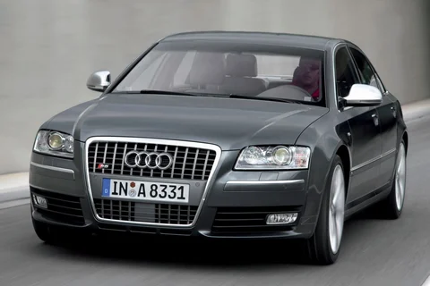 Audi A8 S8 5.2 FSI quattro 2007 view 5