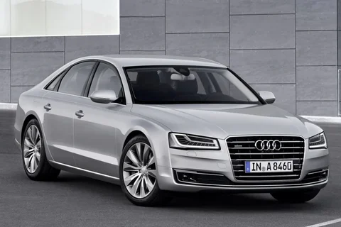 Audi A8 4.0 TFSI quattro 2013 view 9
