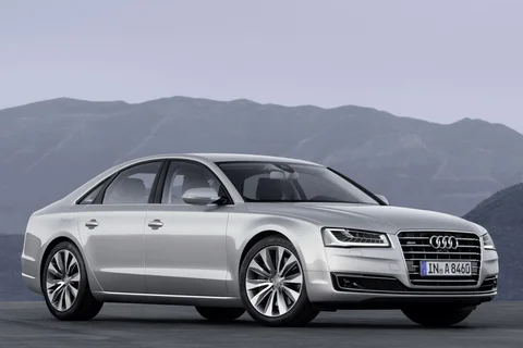 Audi A8 4.0 TFSI quattro 2013 view 10