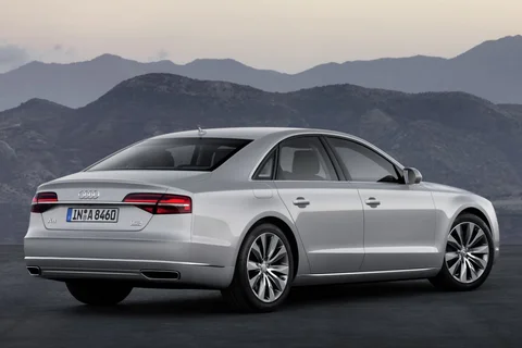 Audi A8 4.0 TFSI quattro 2013 view 11