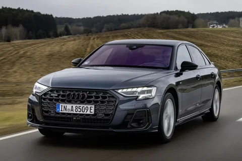 Audi A8 60 TFSI e quattro 2022 view 3