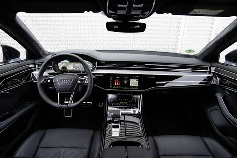 Audi A8 60 TFSI e quattro 2022 view 4