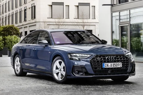 Audi A8 60 TFSI e quattro 2022 view 5