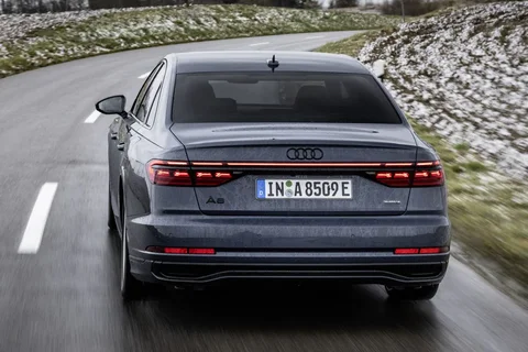 Audi A8 60 TFSI e quattro 2022 view 7