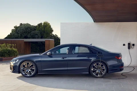 Audi A8 60 TFSI e quattro 2022 view 11