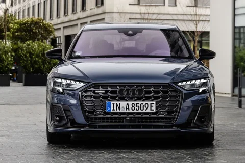 Audi A8 60 TFSI e quattro 2022 view 12