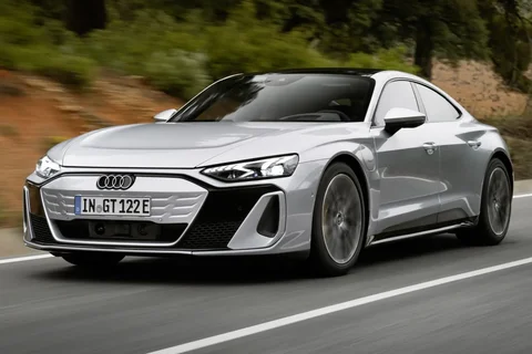 Audi e-tron GT RS e-tron GT performance 2024 view 2