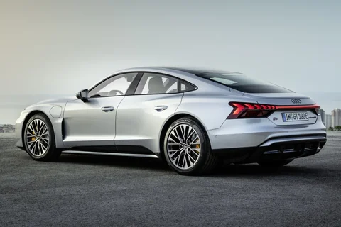 Audi e-tron GT RS e-tron GT performance 2024 view 3