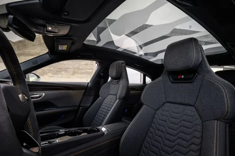Audi e-tron GT RS e-tron GT performance 2024 view 4