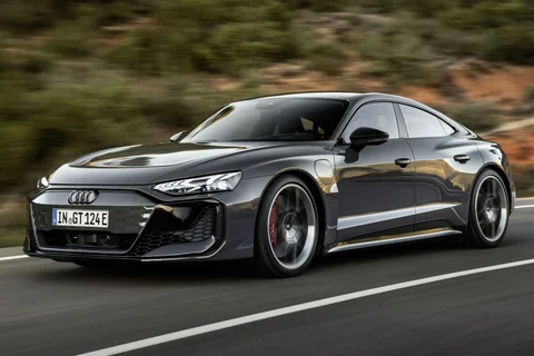 Audi e-tron GT RS e-tron GT performance 2024 view 6