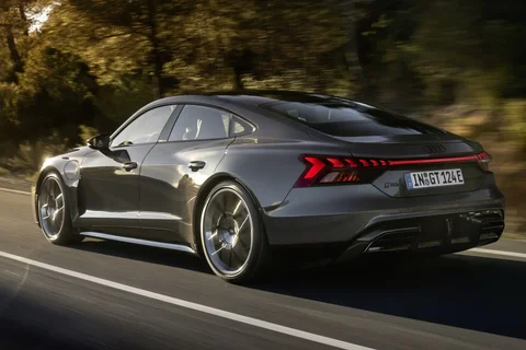 Audi e-tron GT RS e-tron GT performance 2024 view 11