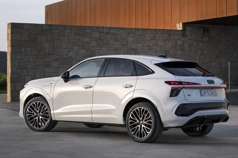 Audi Q3 Sportback e-hybrid Advanced edition 2025 view 3
