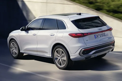 Audi Q5 e-hybrid 220kW Advanced edition 2025 view 2