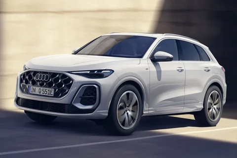 Audi Q5 e-hybrid 220kW Advanced edition 2025 view 3