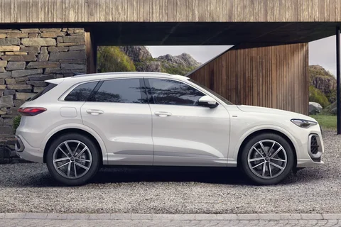 Audi Q5 e-hybrid 220kW Advanced edition 2025 view 5