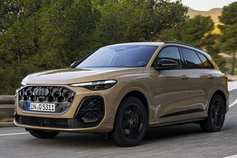 Audi Q5 e-hybrid 220kW Advanced edition 2025 view 8