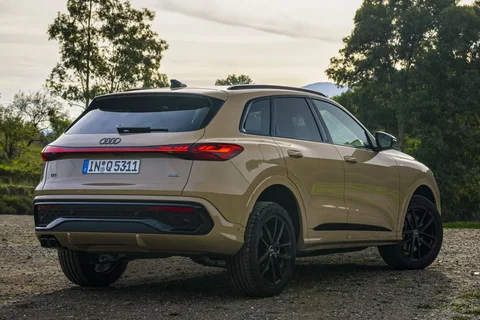 Audi Q5 e-hybrid 220kW Advanced edition 2025 view 12