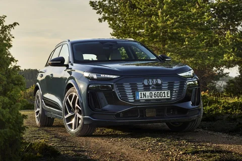 Audi Q6 e-tron performance S edition 2024 view 2