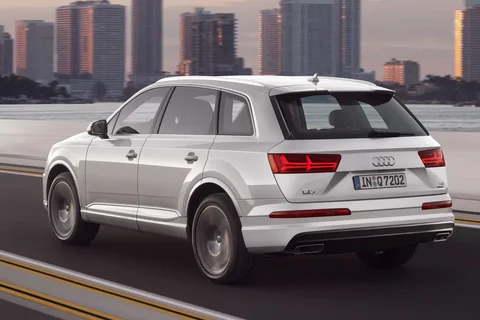 Audi Q7 50 TDI quattro 2018 view 3